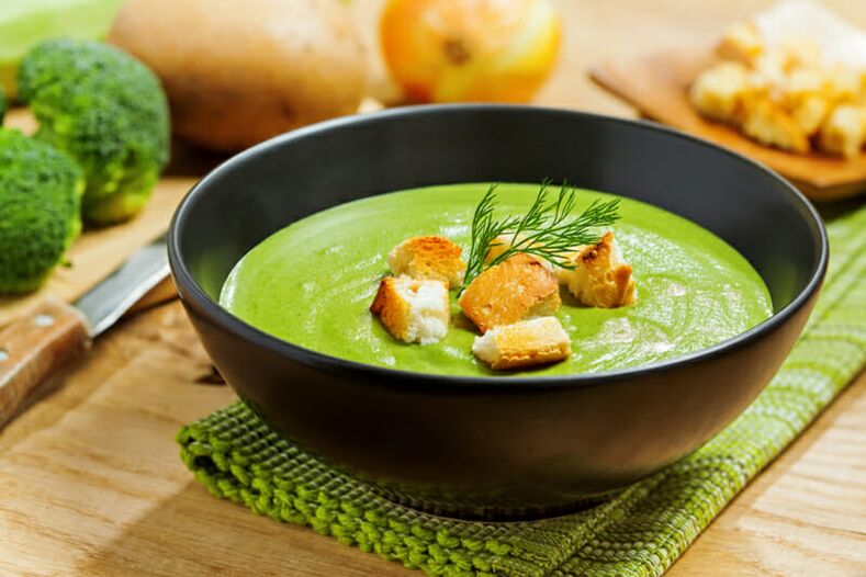 Broccoli cream soup in the nutrition menu for weight loss