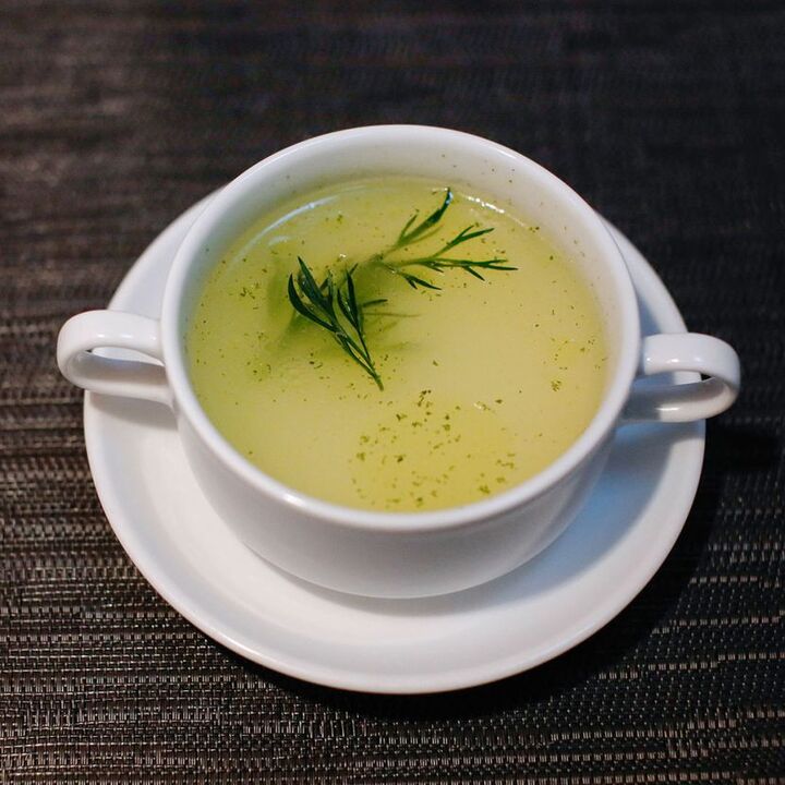 Chicken broth is included in the diet on the third day of the diet 6 petals